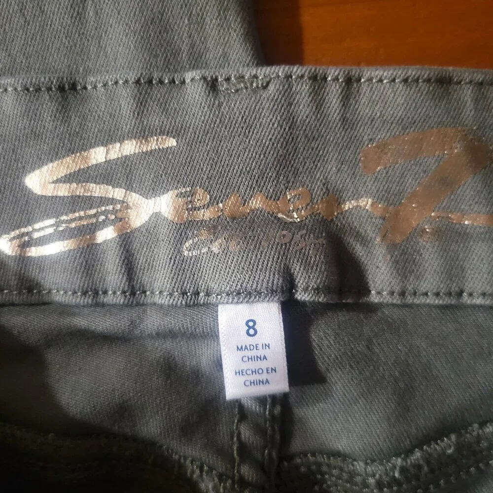 NWOT! SEVEN7 - Lt Olive High Rise Skinny 